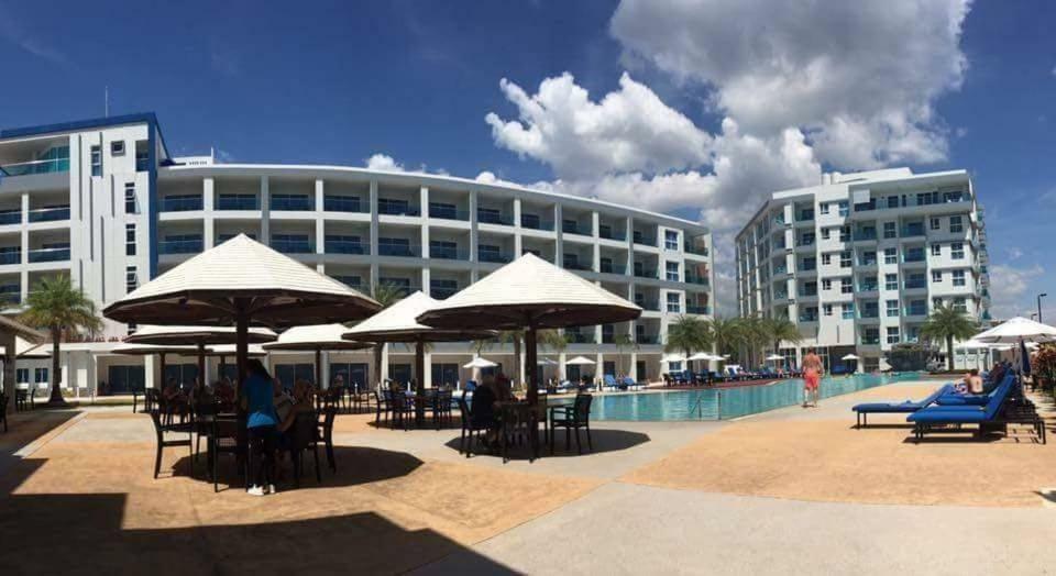 GrandBlue Condominium By Dirk Mae Phim Exterior foto